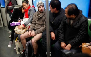 老外恶搞凉水视频，老外恶搞凉水视频大全